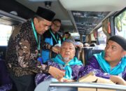 Kloter 5 Merapat ke Asrama Haji, PPIH Berikan Id Card Khusus bagi Jemaah Lansia