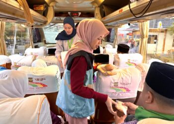 Disuguhi Bubur Kacang Hijau di Atas Bus, Jemaah Sumbar: Petugasnya Hebat dan Ramah