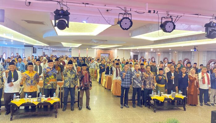 Buka Mubes Pertama Organisasi Minang se-Kepri, Gubernur Sumbar Ajak Perantau Jadi Nasabah Bank Nagari