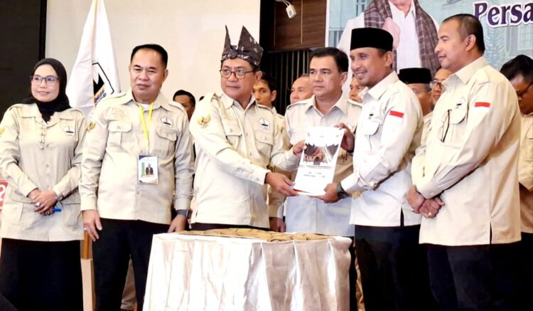 Pelantikan Pengurus Dewan Pimpinan Wilayah (DPW) Persatuan Keluarga Daerah Piaman (PKDP) Sumatera Barat periode 2025–2030 di Pangeran Beach Hotel Padang, Senin, (12/5). IST