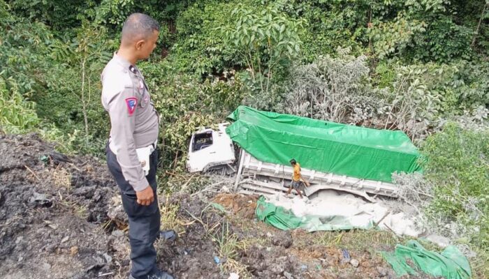 Dump Truk Masuk Jurang di Kelok Jariang, Sopir Selamat Tanpa Luka