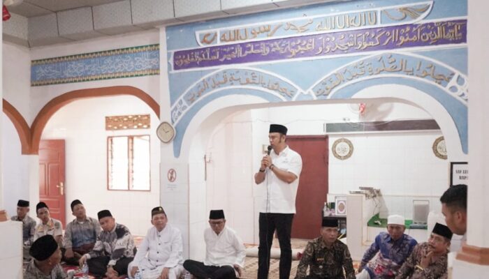 Tradisi Baarak Padi ke Masjid di Nagari Padang Laweh