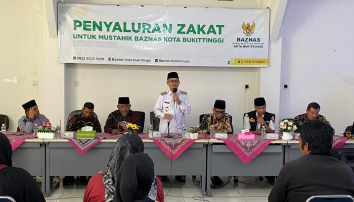 Baznas Bukittinggi Salurkan Zakat Rp58,5 Juta