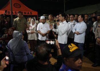 Wapres Gibran Serahkan Dana Stimulan BNPB Kepada Warga Terdampak Gempabumi M 6.0