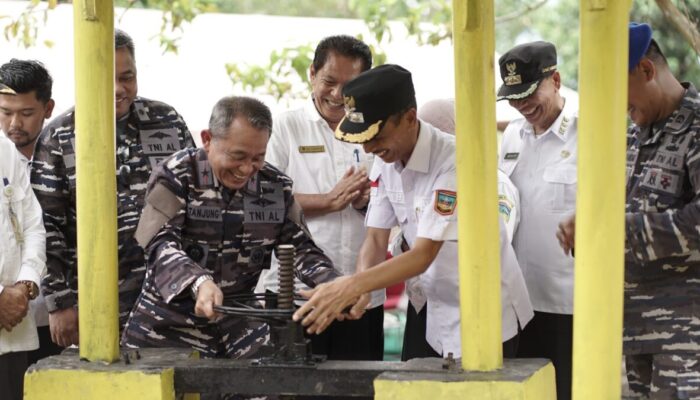 Bakti Sosial Lantamal II Padang Berhasil Revitalisasi Irigasi di Solsel, 35 Hektar Sawah Kembali Terairi