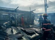 Kebakaran Hanguskan Enam Toko di Padang, Kerugian Capai Rp1 Miliar