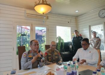 KAPOLDA Sumbar, Irjen Pol Gatot Tri Suryanta memaparkan capaian 100 hari kinerja dalam forum halalbihalal bersama awak media, Senin (14/4). IST
