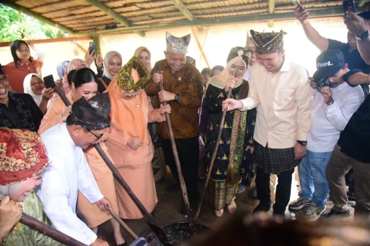Festival Juadah di Nagari Toboh Gadang Barat, Kecamatan Sintuk Toboh Gadang, pada Sabtu (10/5) kemarin, cerminan akan semangat membangkitkan ekonomi masyarakat. IST