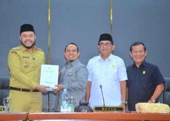 Padang Kembali Raih WTP, Fadly Amran Serahkan Ranperda APBD 2024