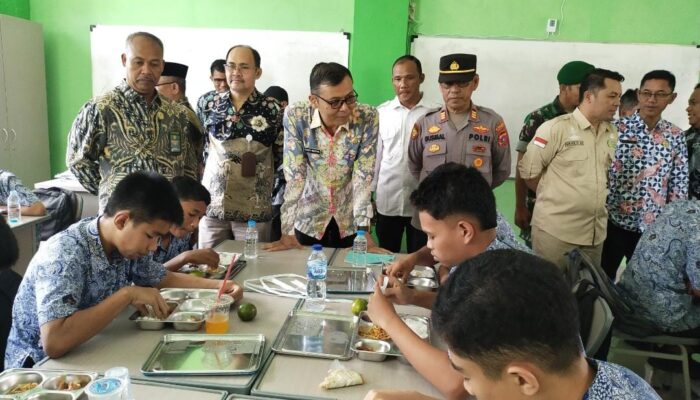 Program MBG Dilaksanakan di MTsN 1 Lubuk Sikaping