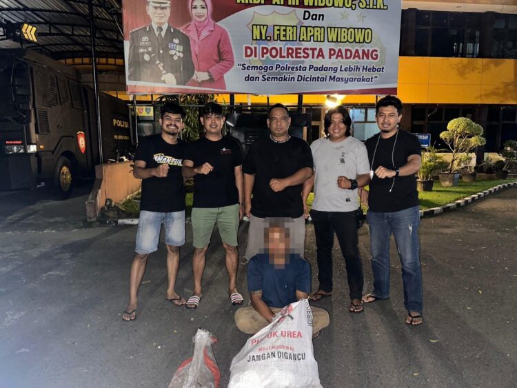 empat buron usai melakukan aksi pembobolan sebuah gudang bengkel di Kota Padang akhirnya berhasil ditangkap oleh Tim Reserse Kriminal (Reskrim) Polresta Padang. IST