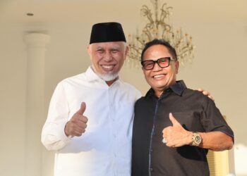 Gubernur Mahyeldi bersama Basrizal Koto
