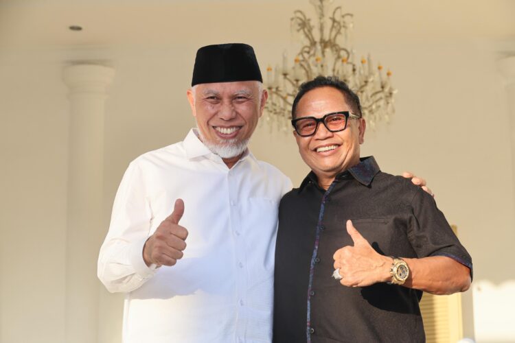 Gubernur Mahyeldi bersama Basrizal Koto