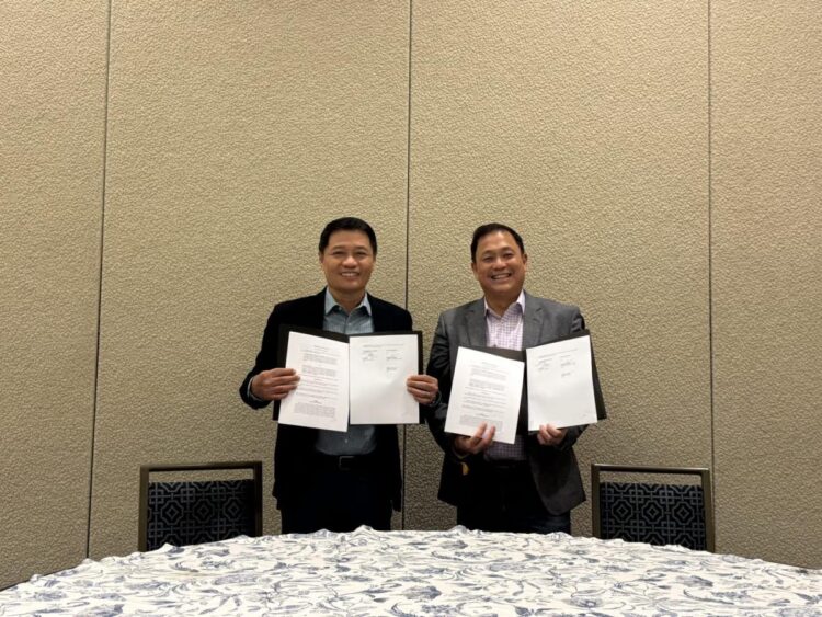 Chief Commercial Officer Telin Kharisma (kiri) dan Presiden & CEO Radius Exequiel “Quiel” C. Delgado (kanan) saat penandatanganan Nota Kesepahaman (MoU) pada acara International Telecoms Week (ITW US), beberapa waktu yang lalu. IST
