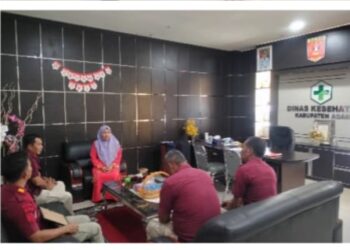 Kepala Lembaga Pemasyarakatan (Lapas) Kelas IIB Lubuk Basung, Budi Suharto saat melakukan kunjungan kerja ke Dinas Kesehatan (Dinkes) Kabupaten Agam, Kamis (19/6). IST