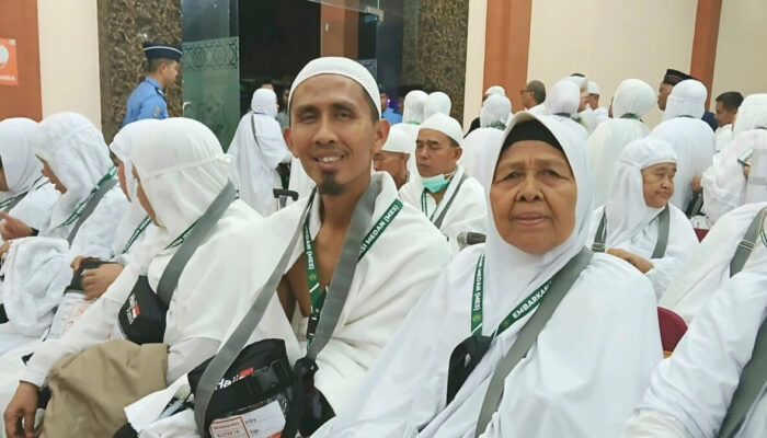 Nek Marni, Dua Dekade Jualan Serabi Akhirnya Berangkat Haji