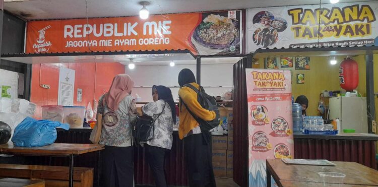 Outlet ke tiga di Food Station Kanyua di Belakang Stasiun Bukittinggi. IST