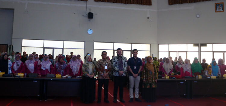 Wali Kota Padang, Fadly Amran pada saat membuka kegiatan Sosialisasi dan Diskusi Offline Program Jaminan Kesehatan Nasional (JKN) yang digelar BPJS Kesehatan Cabang Padang di Ruang Bagindo Aziz Chan, Balai Kota Padang, Aie Pacah, Kamis (12/6). IST