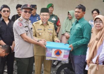 Pemko Padang Serahkan Bantuan untuk Korban Kebakaran di Dua Lokasi