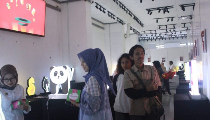Tampilkan Karya Kreatif dan Inovatif, Mahasiswa DKV ISI Gelar Pameran “Replay”