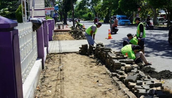 Ramah Pejalan Kaki, Trotoar di Padang Dipoles