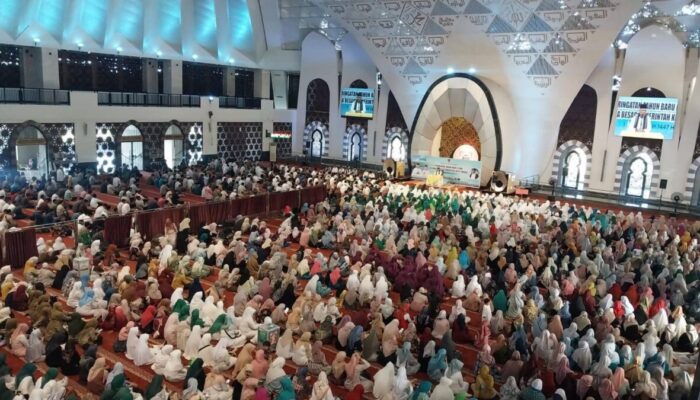 Masjid Raya Sumbar Dipenuhi Jemaah, Warga Padang Antusias Sambut Tahun Baru Islam