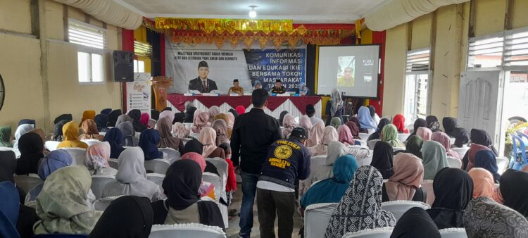 -- Anggota Komisi IX DPR RI dari Fraksi Partai Gerindra, Ade Rezki Pratama, saat menghadiri secara daring kegiatan KIE bersama BBPOM di Padang dan Komisi IX DPR RI di Balai Adat Jorong Koto Hilalang, Nagari Lambah, Kecamatan Ampek Angkek, Kabupaten Agam, Selasa (10/6). YURSIL