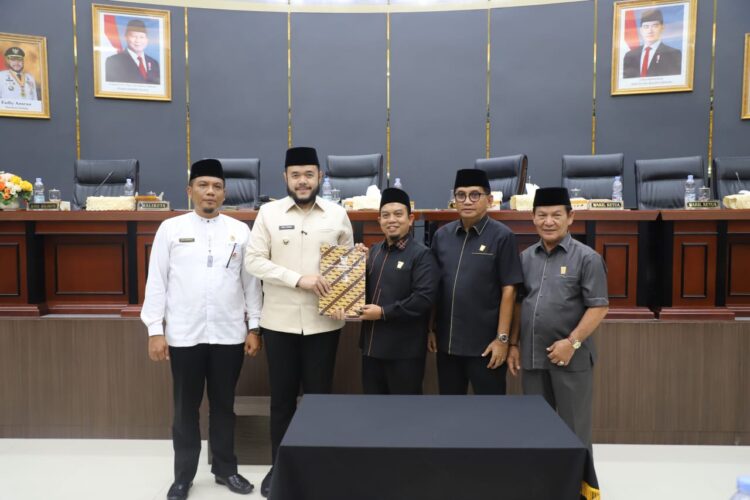 Dewan Perwakilan Rakyat Daerah (DPRD) Kota Padang menggelar rapat paripurna, Jumat (23/5). IST