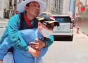 Meski Kurang Fit, Irjen Kemenag Khairunas Gendong Jamaah Haji