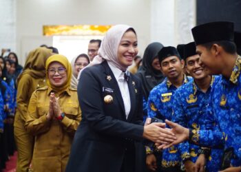 Bupati Dharmasraya Serahkan SK CPNS dan Pimpin Sumpah PPPK Tahun 2024