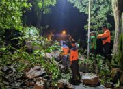 Longsor Tebing Batu di Ponorogo, Dua Pengendara Motor Selamat