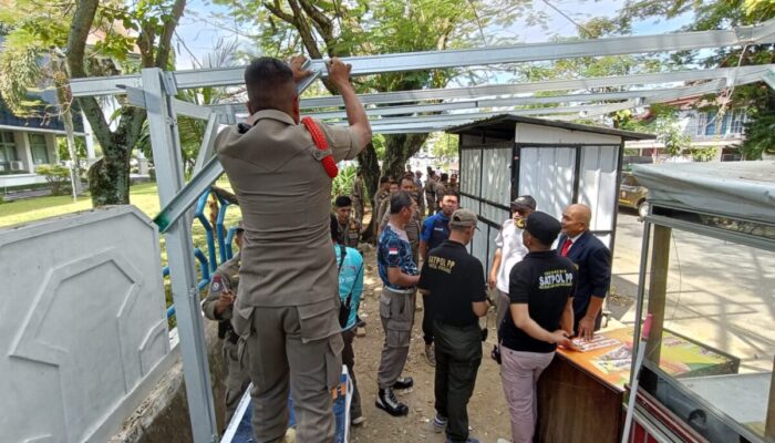 Satpol PP Padang Tertibkan PKL di Jalan Flamboyan yang Langgar Kesepakatan