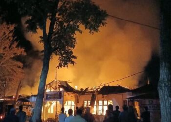 Kantor Dinas Pertanian Tanah Datar Terbakar, Damkar Berhasil Padamkan Api Jelang Subuh