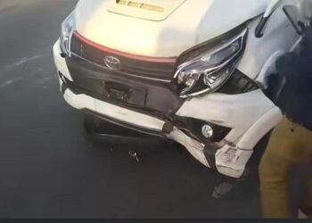 Grand Max Vs Rush, Satu Terguling di Lampu Merah Lapangan Cindua Mato