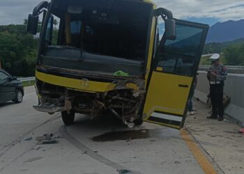 Bus Pariwisata Kecelakaan di Tol Padang-Sicincin, Dua Penumpang Luka Ringan