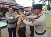 Kapolres Pasaman Pimpin Upacara Kenaikan Pangkat Personel Polres dan Polsek