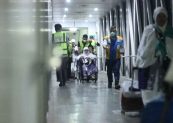 Kloter Pertama Embarkasi Padang Tiba di Bandara Internasional Minangkabau, Dua Jamaah Tertunda Pulang