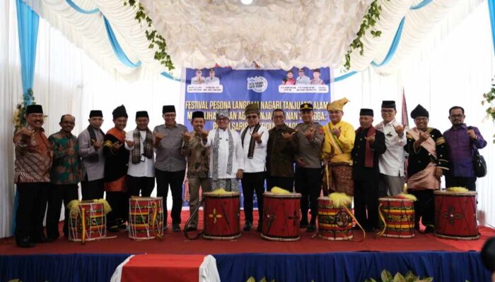 1.000 Katidiang Saok Meriahkan SNSE Tanjung Alam, Rajo Alam Luhak Nan Tigo Hadirkan Apresiasi Budaya