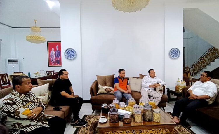 Bupati JKA menerima kunjungan anggota Komisi IV DPR RI Rahmat Saleh bersama sejumlah investor membahas investasi, beberapa hari lalu. IST