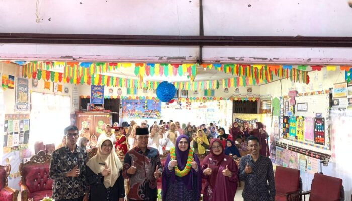 Nevi Zuairina Hadiri Pelepasan Siswa SD di Agam