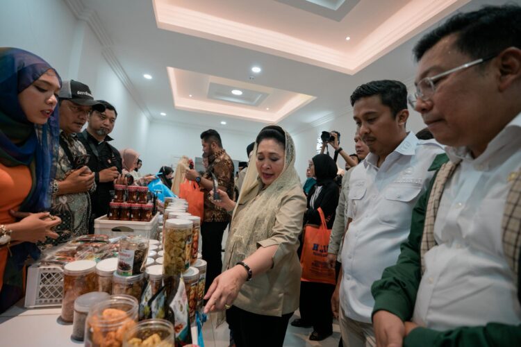 Wakil Gubernur Sumatera Barat (Sumbar), Vasko Ruseimy, mendapat dukungan politik dari anggota DPR RI yang juga tokoh nasional, Titiek Soeharto.IST