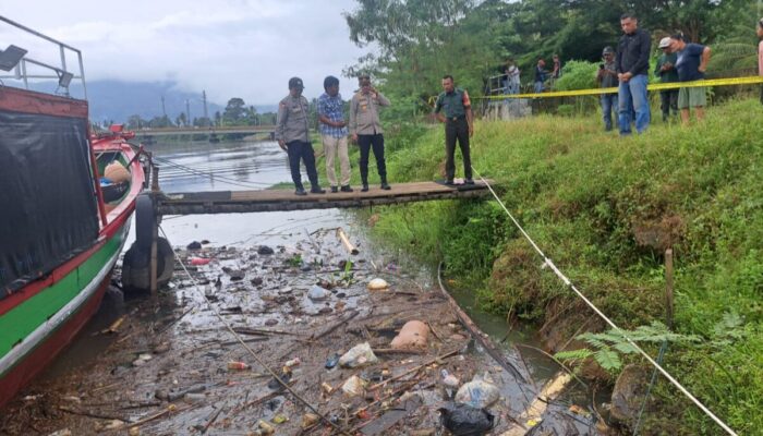 Mayat yang Ditemukan di Sungai Batang Anai Dibawa ke RS Bhayangkara untuk Otopsi
