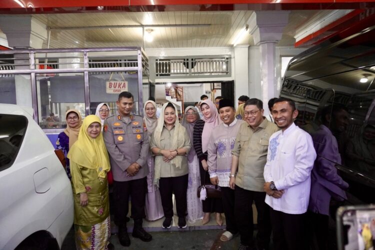 Wali Kota Padang Panjang Jendro aarnis bersama Wakil Wali Kota Allex Saputra, Kapolres, Ketua TP-PKK dan Ketua GOW saat menerima kunjungan Komisi IV DPR-RI yang diketuai Titiek Soeharto. APIZ RAJO ALAM