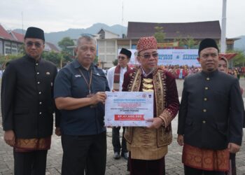 Semen Padang Lanjutkan Komitmen Cegah Stunting Lewat Bantuan Rp47 Juta di Hardiknas 2025