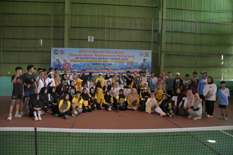 Pengprov International Pickleball Federation (IPF) Sumatera Barat untuk pertama kalinya menggelar turnamen terbuka tingkat provinsi di Lapangan Tenis PT Semen Padang. IST