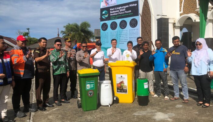 Peringati Hari Lingkungan Hidup, Semen Padang Donasikan Tong Sampah Terpilah di Ulakan