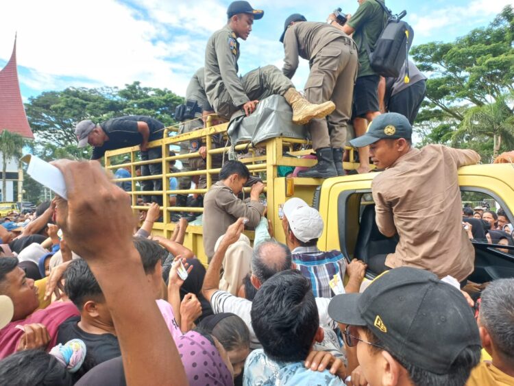 Momen sakral Hari Raya Iduladha di Kantor Bupati Solok Selatan berubah jadi kisruh. IST