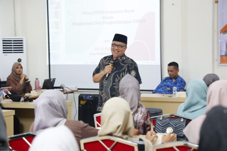 Ketua DPRD Sumbar, Muhidi