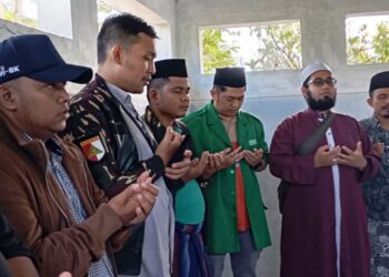 Pimpinan Cabang (PC) Gerakan Pemuda (GP) Ansor se-Sumatera Barat saat ziarah ke makam Syekh Machdum.  IST