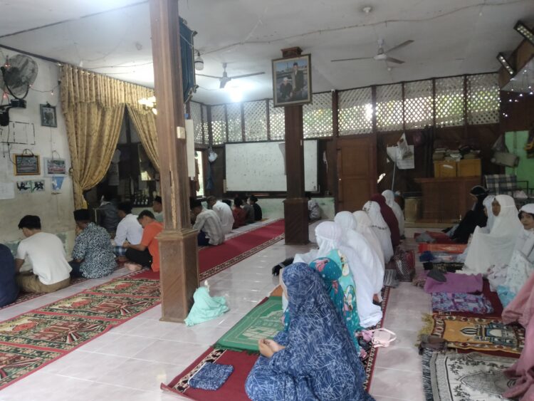 Jemaah Tarekat Syattariyah ymelaksanakan salat Iduladha 1446 Hijriah. IST